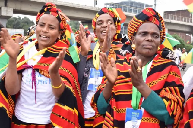 Haadholii Naannoo Kibbaa uummata Walaayitaa irraa ayyaana kanarratti argaman