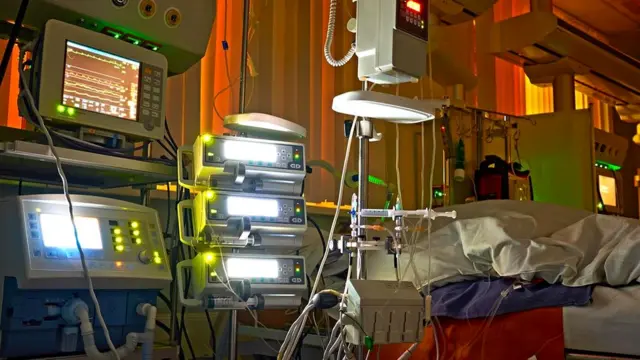 В больницах по ночам часто включено искусственное освещение, что не только мешает сну пациентов, но и влияет на то, как быстро идет процесс выздоровления