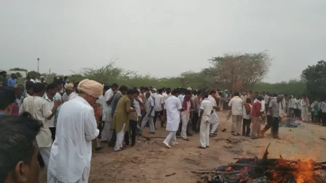 लोग