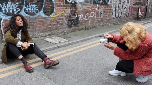 Arooj Aftab en una sesión de fotos