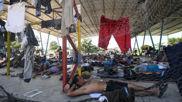 Качкындар ар башка лагердеги ар кандай шартта кун кечиришет