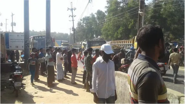 রোহিঙ্গাদের ভাসানচরে স্থানান্তরের প্রক্রিয়া শুরু হয়েছে।