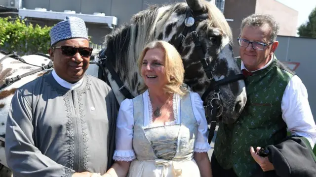 Молодожены с генсеком ОПЕК