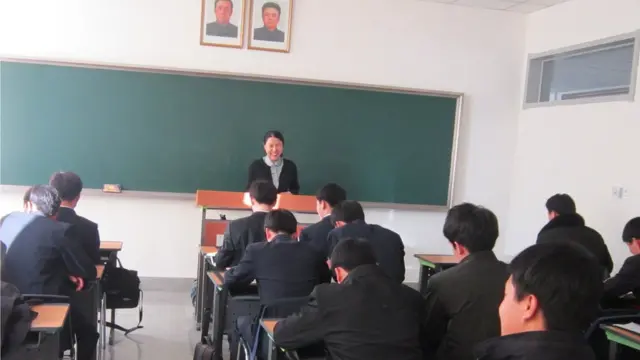 Suki Kim en clase