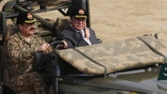 తాను అధికారంలోకి వచ్చిన ప్రతిసారి సైన్యం తనను పడగొట్టిందన్న కసి నవాజ్ షరీఫ్ లో ఉంది