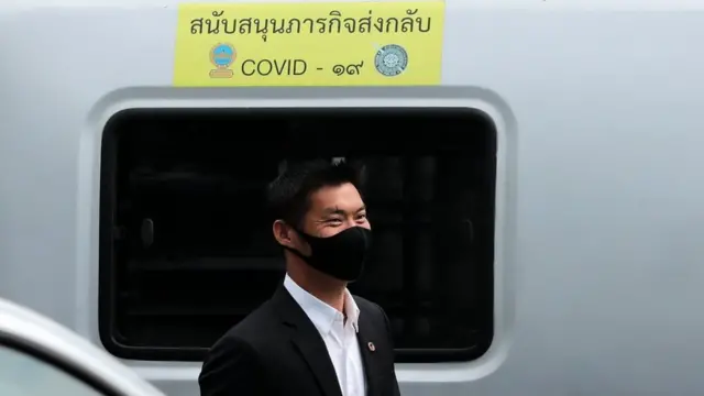 ธนาธร จึงรุ่งเรืองกิจ