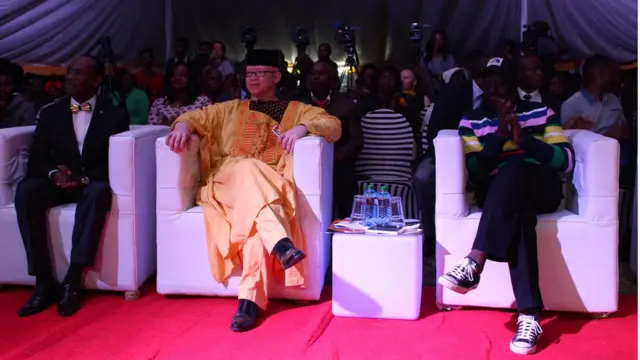 Kutoka kulia, naibu rais wa Kenya William Ruto, Mbunge Isaack Mwaura na mkurugenzi mkuu wa bodi ya filamu nchini Kenya Ezekiel Mutua pia walikuwemo.