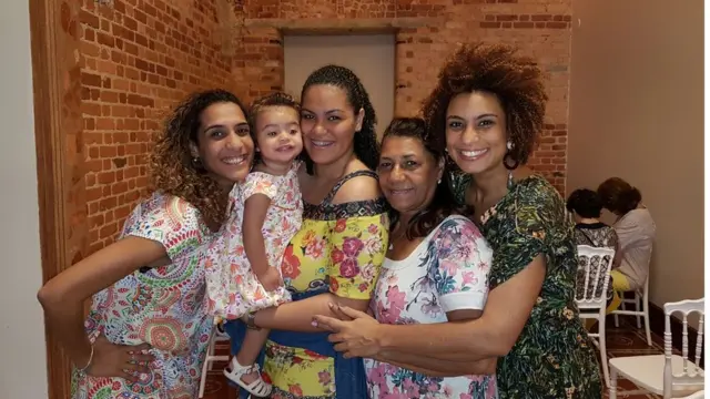 Marielle Franco comirmã, Anielle Silva,sobrinha e afilhada, Mariah,filha, Luyara, emãe, Marinete da Silva