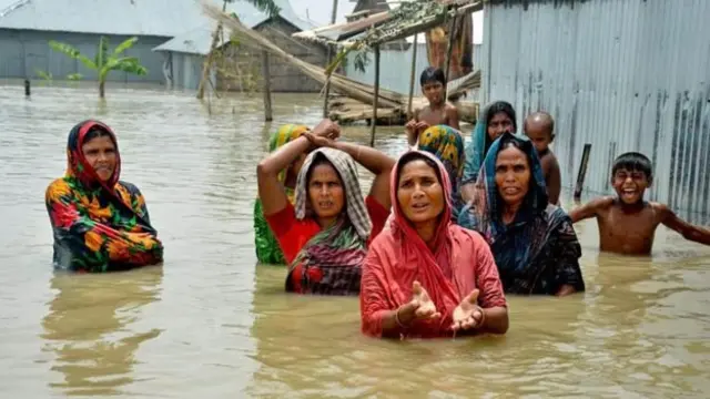 මෙවර ගංවතුර ඉන්දියාව ,නේපාලය ,පාකිස්ථානය සහ බංග්ලාදේශයටත් බල පෑවේය