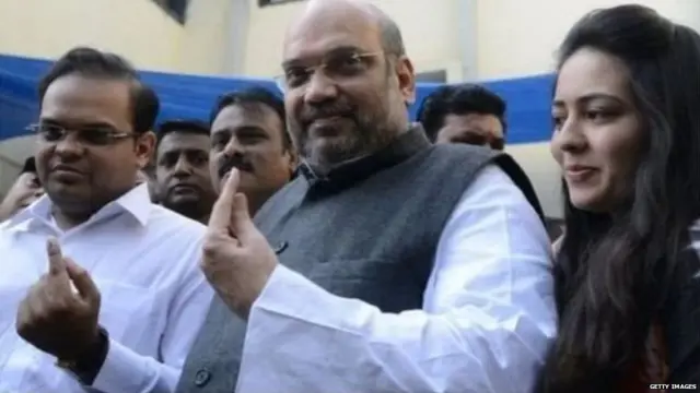 मुलगा आणि सुनेसोबत अमित शाह