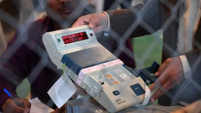 ووٹنگ مشینز