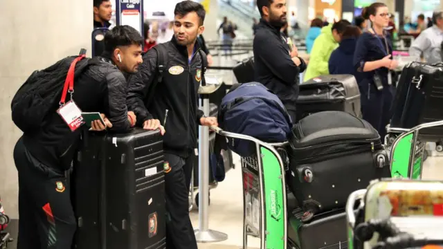 కాల్పుల ఘటన నేపథ్యంలో శనివారం క్రైస్ట్ చర్చి నుంచి ఢాకాకు బయల్దేరిన బంగ్లాదేశ్ క్రికెట్ జట్టు