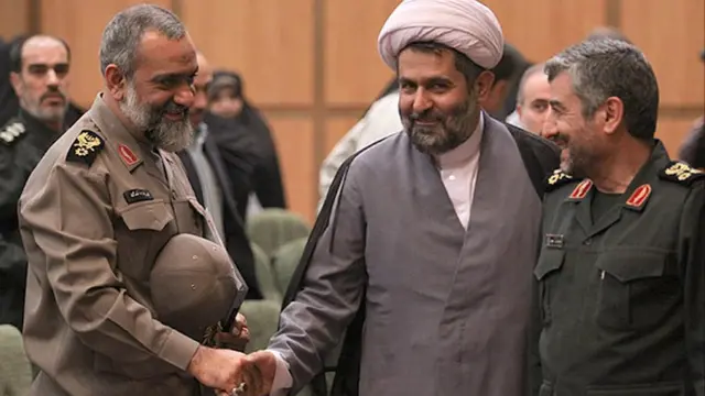 از راست محمدعلی جعفری (فرمانده سپاه) حسین طائب (رئیس سازمان اطلاعات سپاه) و محمدرضا نقدی (معاون فرهنگی- اجتماعی فرمانده سپاه