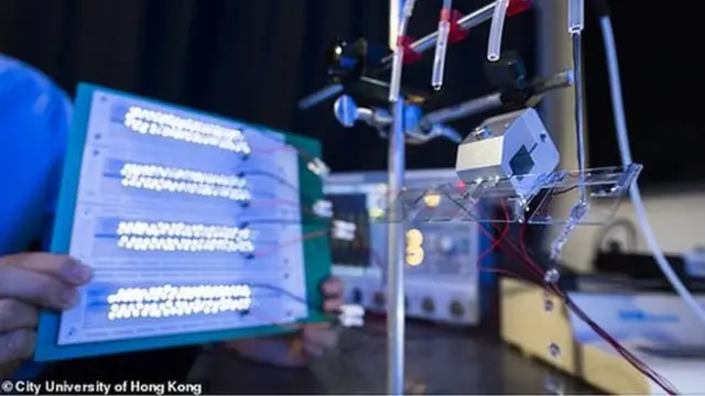 Лампочки, запитанные от одной капли воды