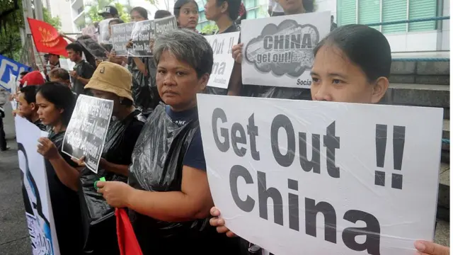 சீனாவின் உரிமை பாராட்டுவதற்கு எதிராக பிலிப்பைன்ஸ் மக்கள்