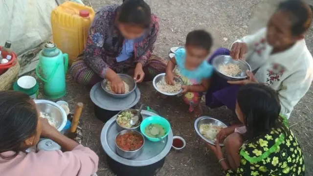 စစ်ရှောင်တွေ ထမင်းဝိုင်း