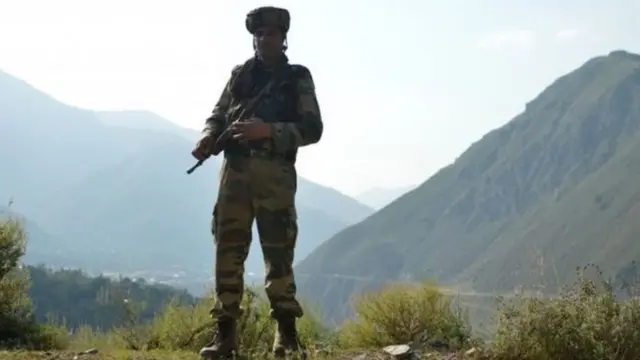 காஷ்மீரில் பாகிஸ்தானின் ராணுவ நிலைகள் மீது இந்தியா தாக்குதல்