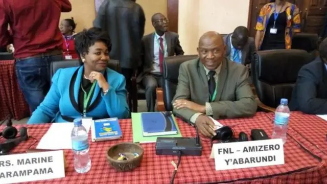 Agathon Rwasa (iburyo) ni umwe mu bitabiriye ibi biganiro