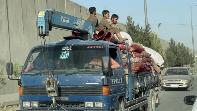 Əfqan ailəsi Kabili tərk edir