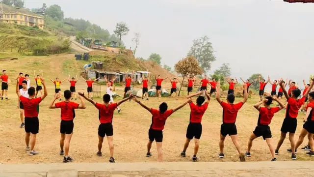 एउटा तालिम केन्द्रमा तालिम लिन तयार युवाहरू