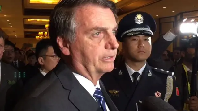 Bolsonaro concede entrevista