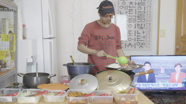 예멘 난민신청자들이 제주의 한 양식장에 숙식하며 일하고 있다