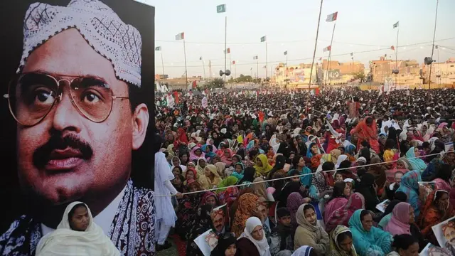 એક જાહેરસભામાં અલ્તાફ હુસેનના સમર્થકો