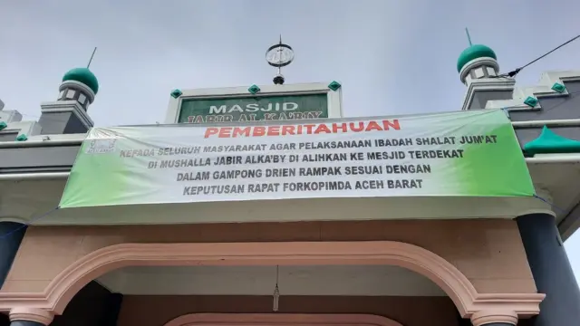 Masjid Al-Ka'biy, di Desa Drien Rampak, Kecamatan Johan Pahlawan, Aceh Barat.