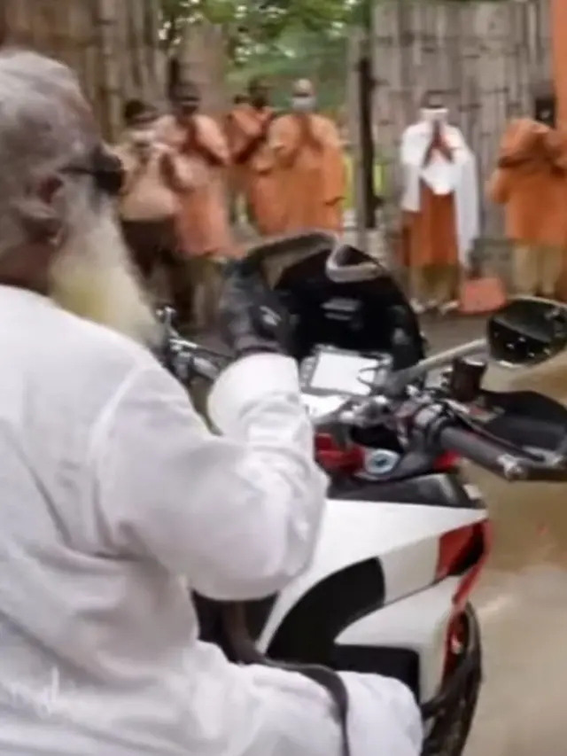 ஜக்கி வாசுதேவ்