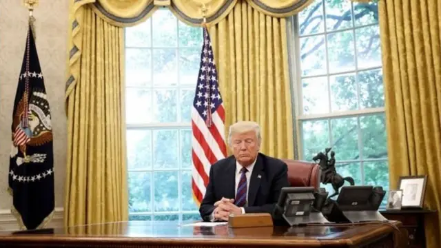 डोनल्ड ट्रंप