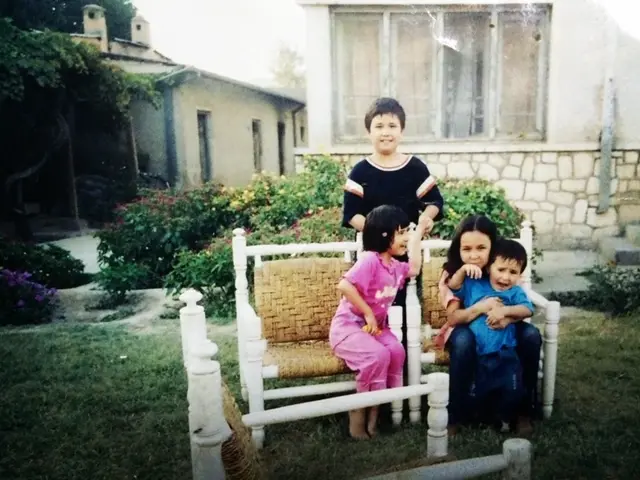 Saamiyaa Tooraa(bitaarraan teessee) fi miseensota maatiishee biroo, bara 2002 Kaabul