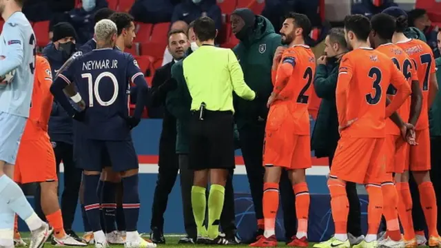 Mu mateka y'umupira w'amaguru kw'isi, nibwo bwa mbere imirwi ihanganye ihuriza ku kintu kimwe igafata ingingo yo kuva mu kibuga