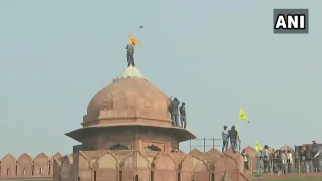 લાલ કિલ્લા પર ઝંડા