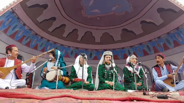 جشنواره دنبوره در بامیان