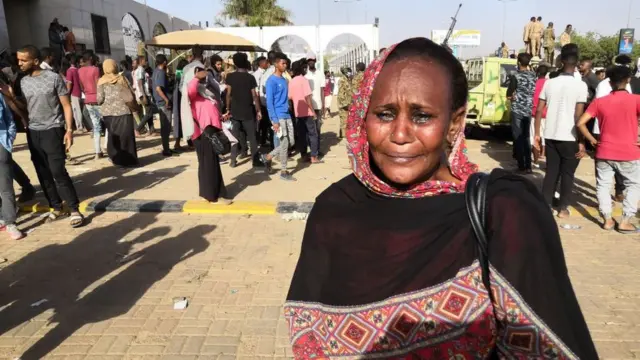суданська демонстрантка
