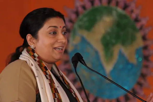 कपड़ा मंत्री स्मृति ईरानी