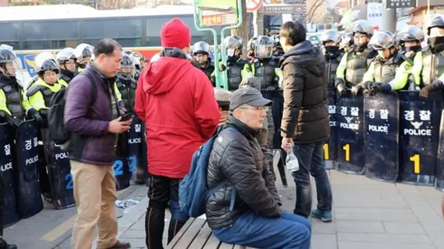 首爾警方和示威者衝突