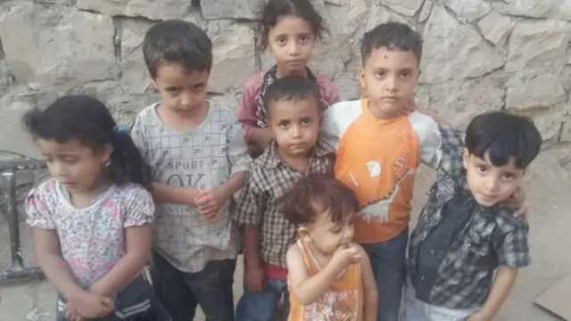 فرزندان عبدالله: از سمت چپ به راست: ایمان، ابراهیم، مونا، یعقوب، زکریا، اسحاق و نفر جلویی اسماعیل