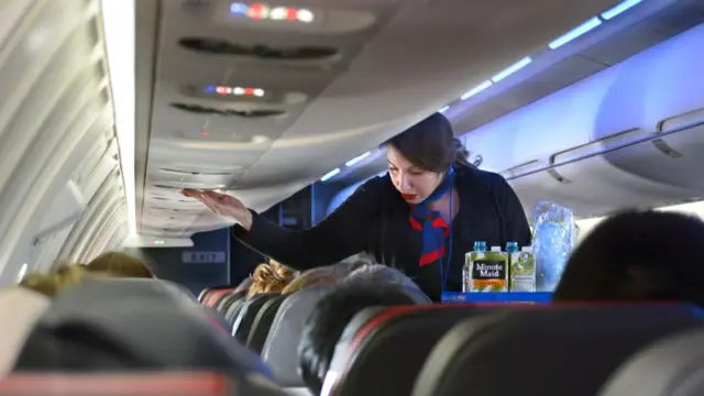 Azafata de American Airlines