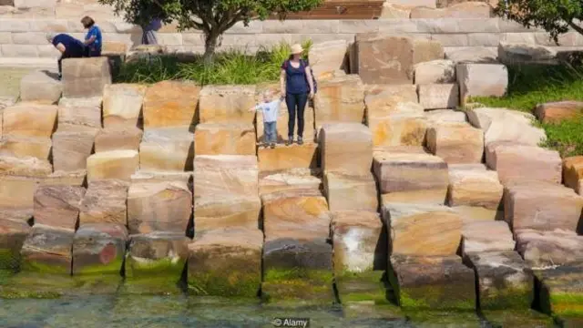 布朗格魯的砂岩海堤