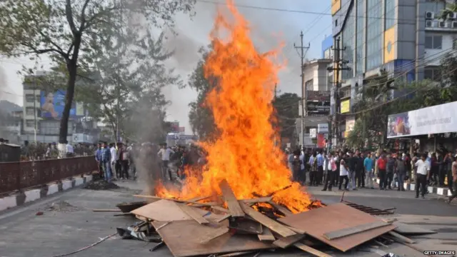 આસામમાં હિંસાની તસવીર