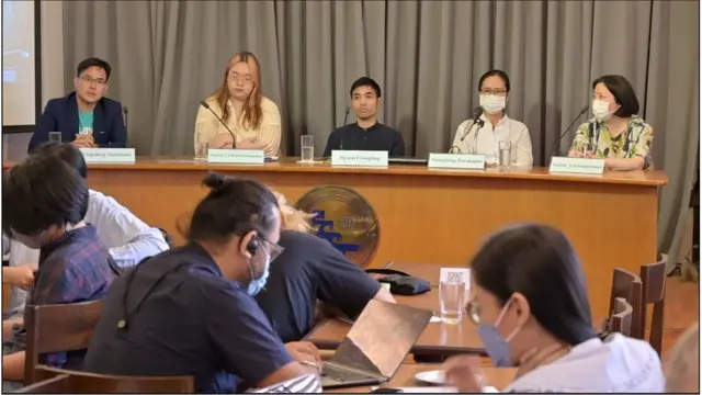 ยิ่งชีพ, รุ้ง-ปนัสยา, โตโต้-ปิยรัฐ, พวงทอง และ สฤณี (จากซ้ายไปขวา) ร่วมบอกเล่าประสบการณ์ของการถูกโจมตีโดยเพกาซัส