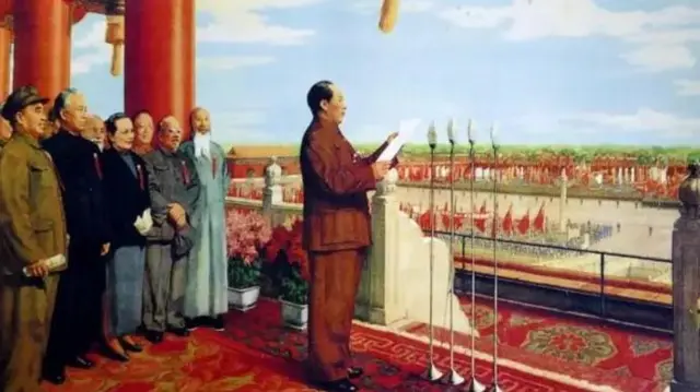 Mao akitangaza kuanzishwa kwa Jamhuri ya Watu wa China mnamo Oktoba 1, 1949