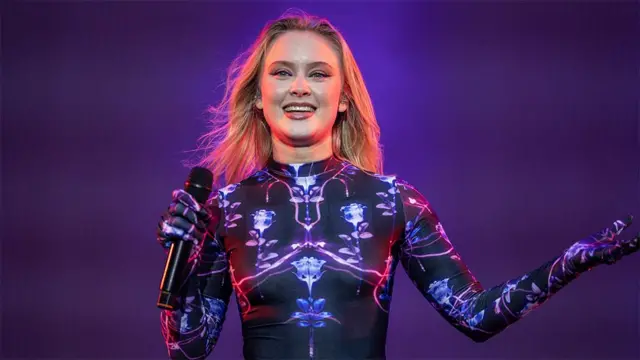 ዛራ፡ እታ ኣከዳድናኣ ምስ ቡርዙም ምትእስሳር ከም ዘለዎ ኣይፈልጥን ነይረ ትብል