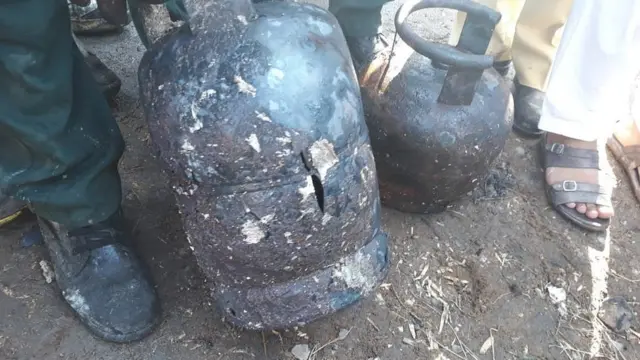 पाकिस्तान, चलती ट्रेन में लगी आग