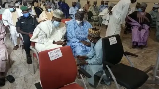 Awọn to peju sibi ipada naa