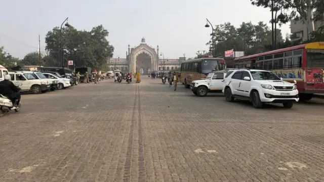 शुक्रवार को राजधानी लखनऊ से हिंसा की कोई ख़बर नहीं आई