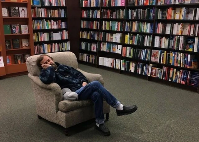 آن کس که آسود/