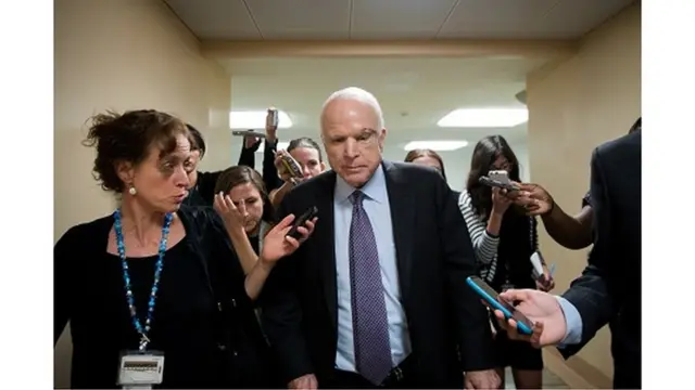 Trump akihojiwa na wanahabari kabla kupiga kura