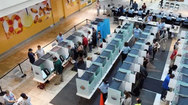 Gente votando en Nevada.